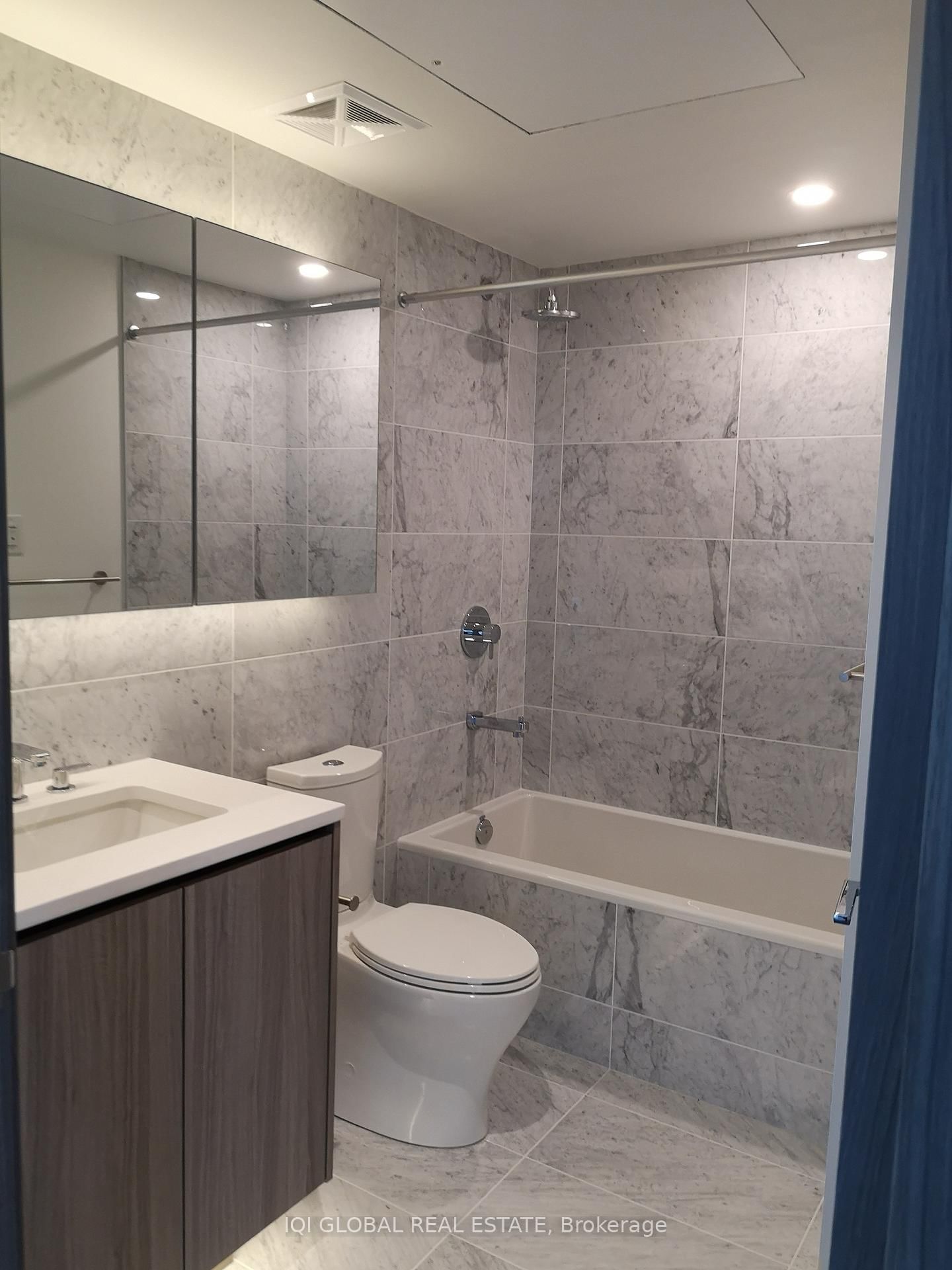 95 Mcmahon Drive, Unit 2706 - Photo 12