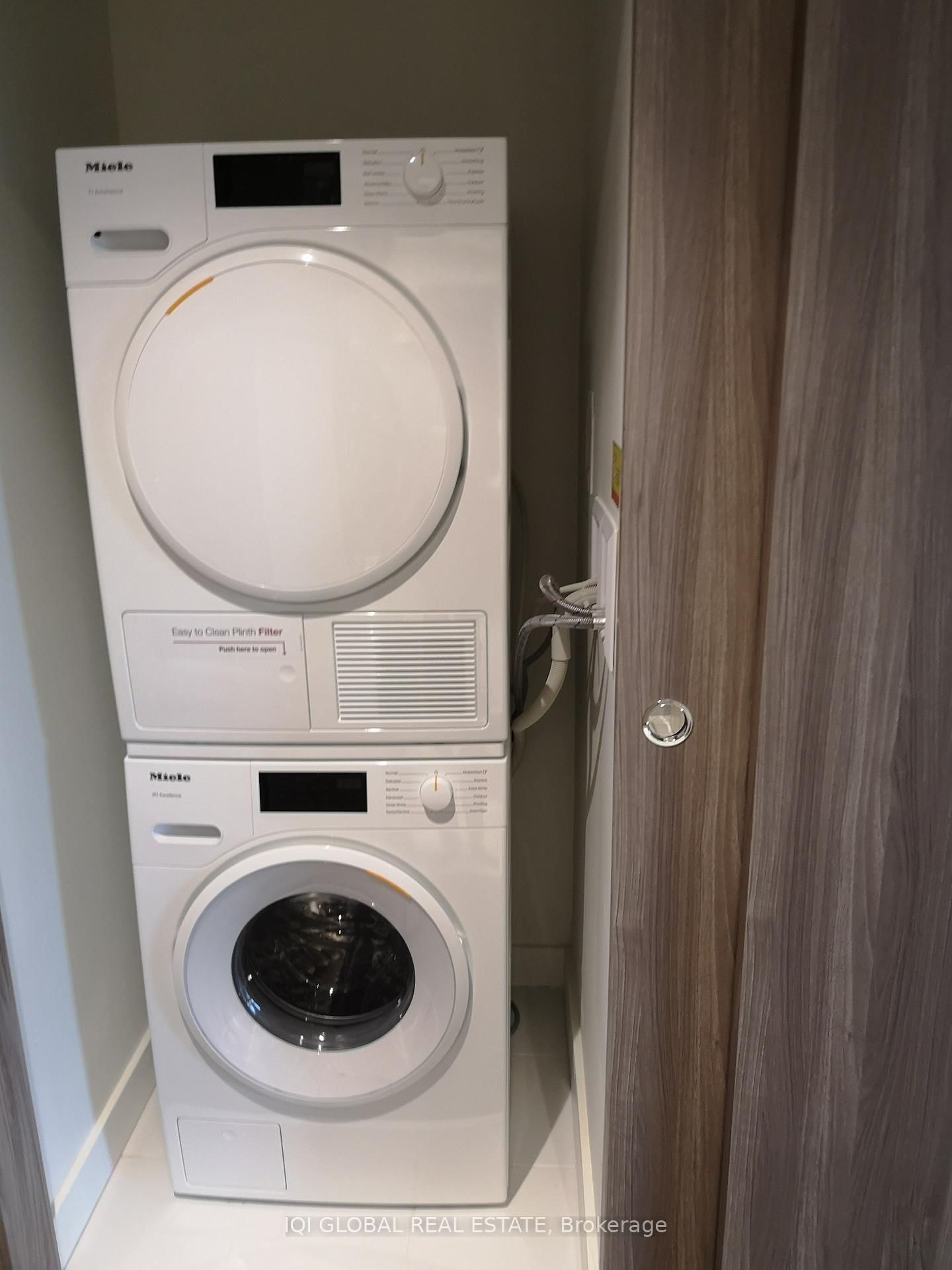 95 Mcmahon Drive, Unit 2706 - Photo 14