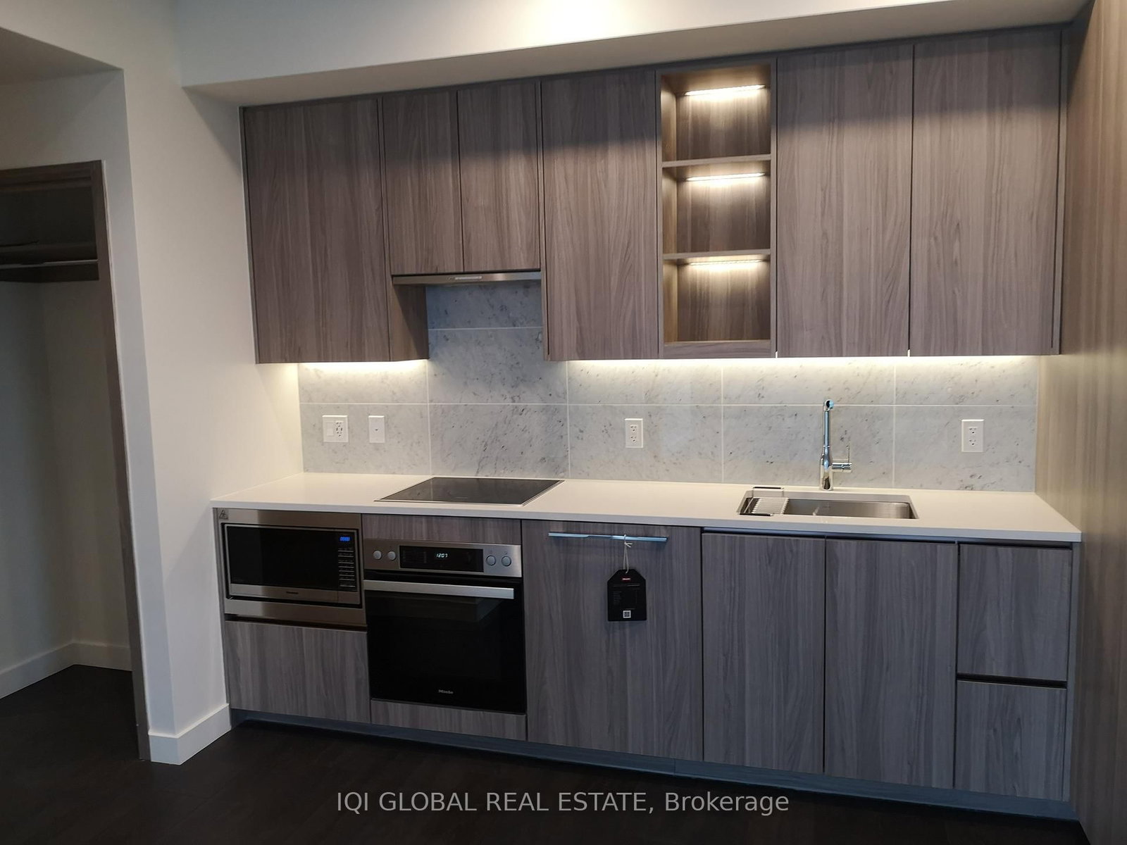 95 Mcmahon Drive, Unit 2706 - Photo 4