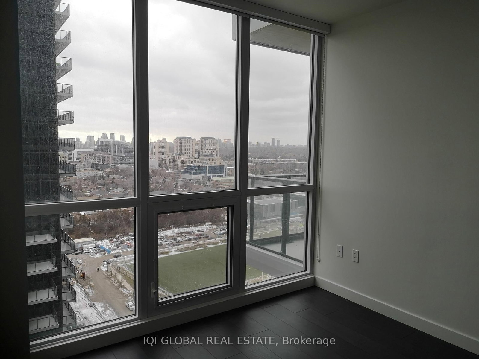 95 Mcmahon Drive, Unit 2706 - Photo 9