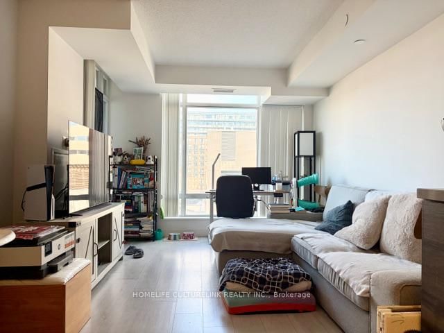 707 - 525 Adelaide Street W