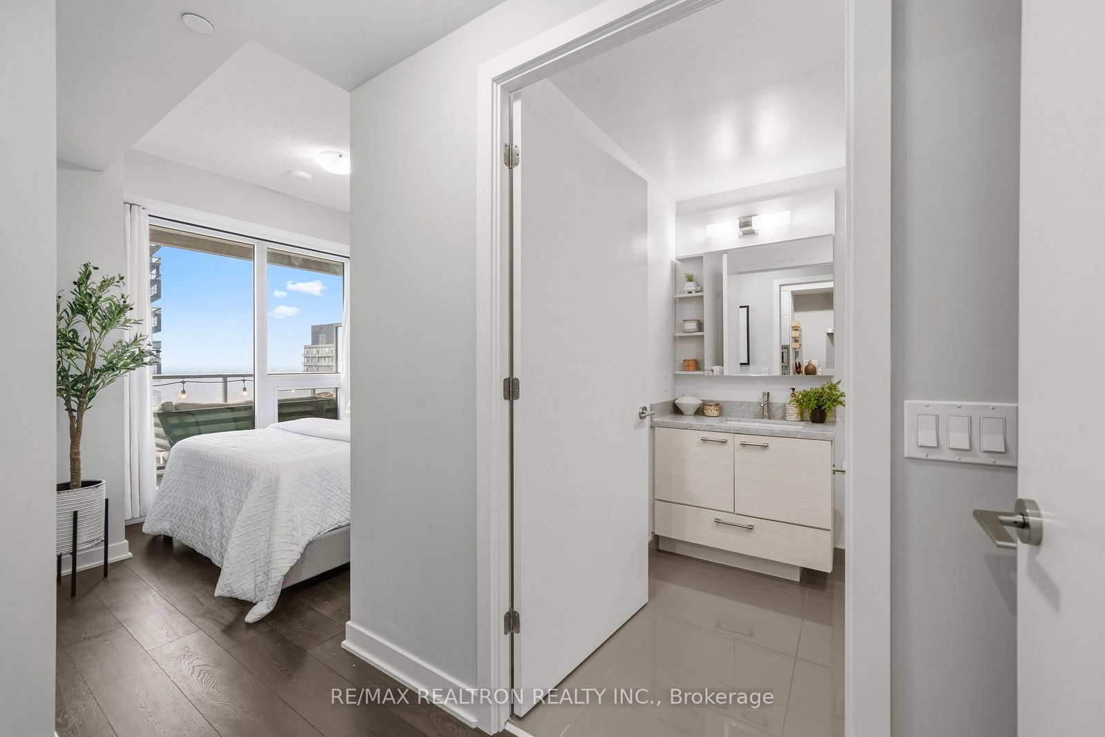 Condo for sale at 4710-2221 Yonge Street, Toronto, Ontario, M4S 2B4 - Mount Pleasant West - MLS: C12993456