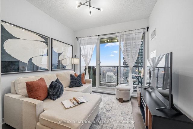 4710 - 2221 Yonge Street