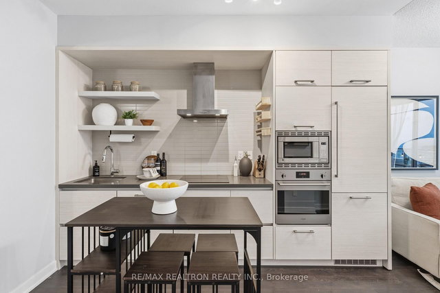 4710 - 2221 Yonge Street