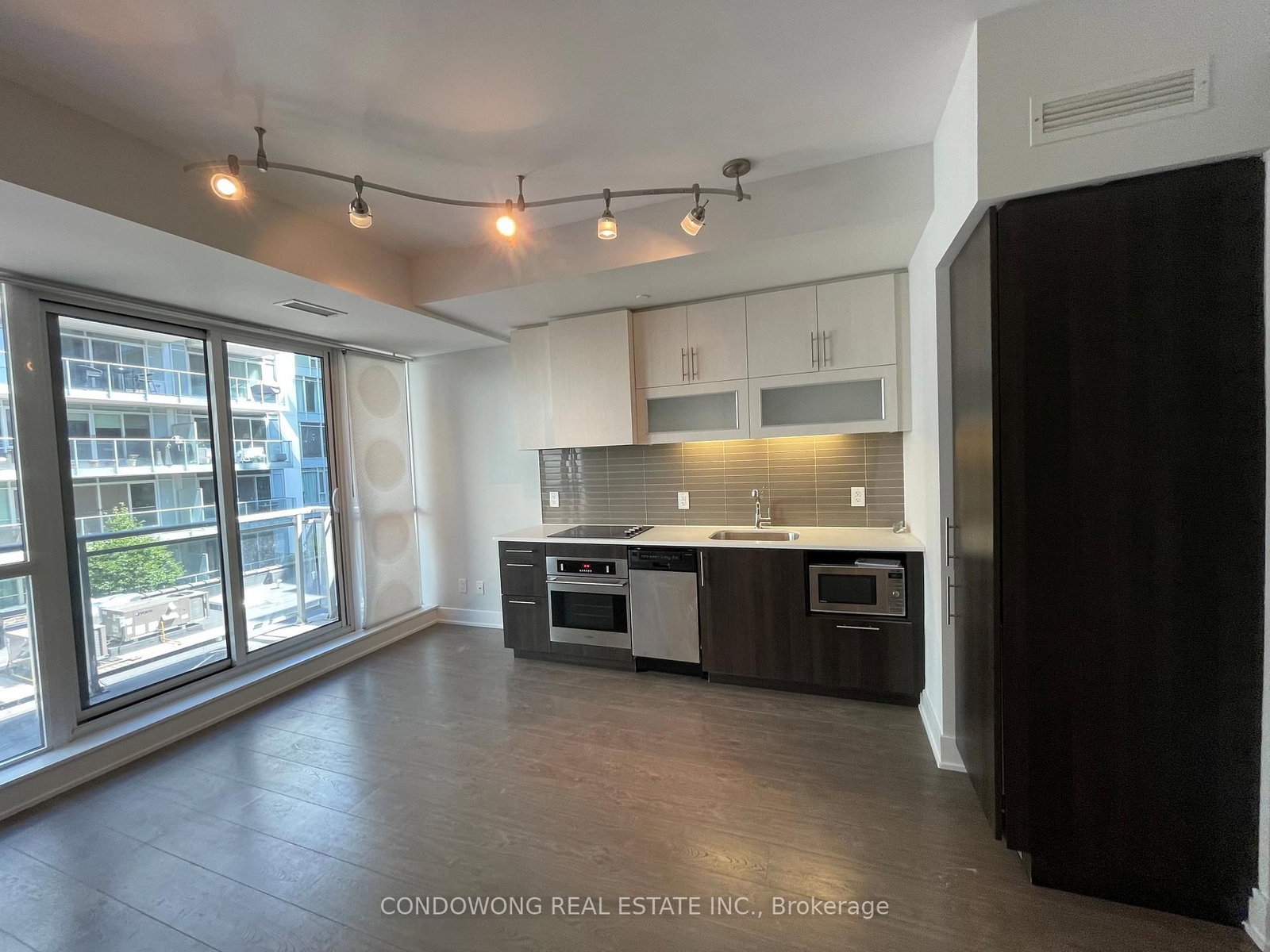 508 Wellington Street W, Unit 409