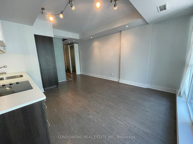 409 - 508 Wellington Street W