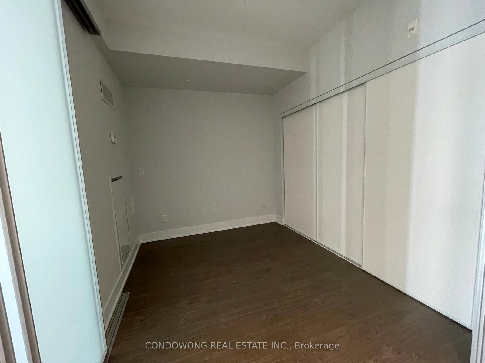 508 Wellington Street W, Unit 409 - Photo 5