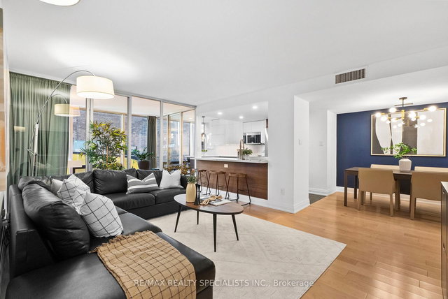 404 - 30 Wellington Street E