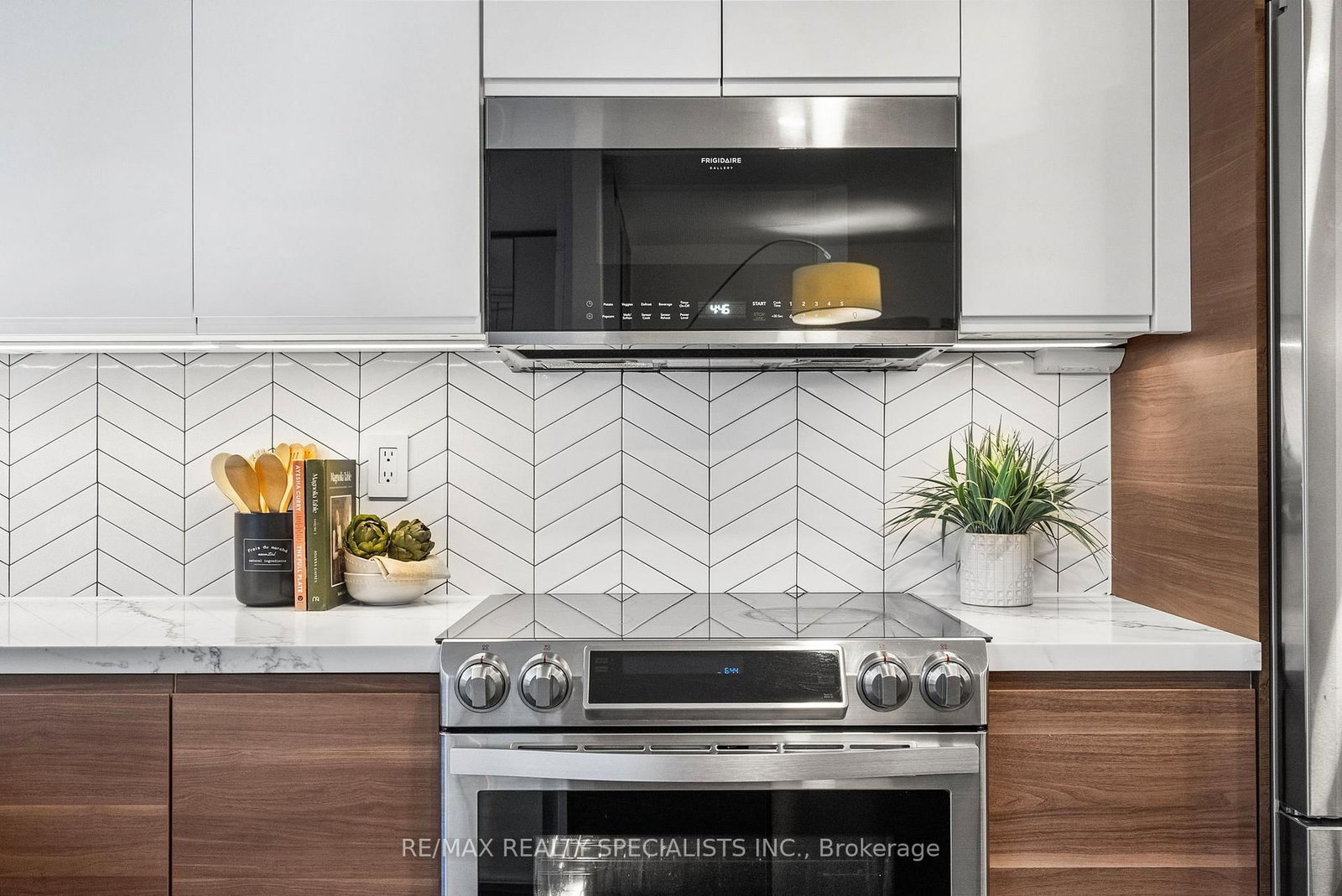 30 Wellington Street E, Unit 404 - Photo 10