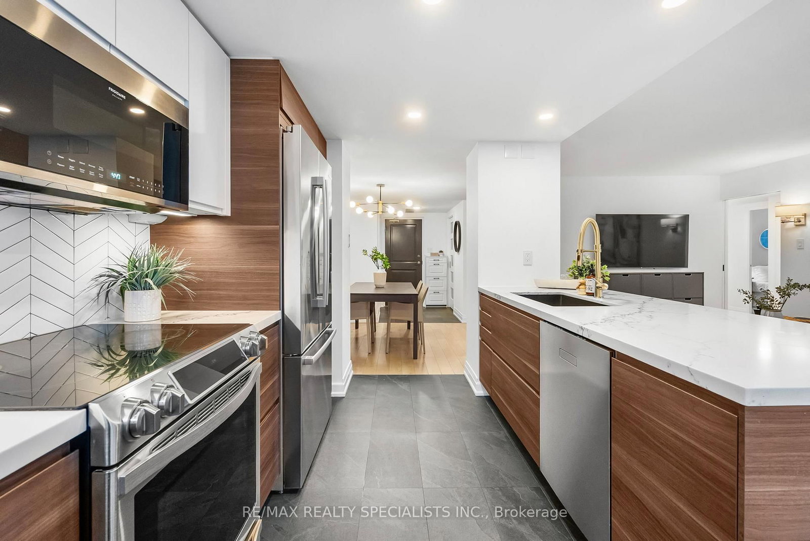 30 Wellington Street E, Unit 404 - Photo 11