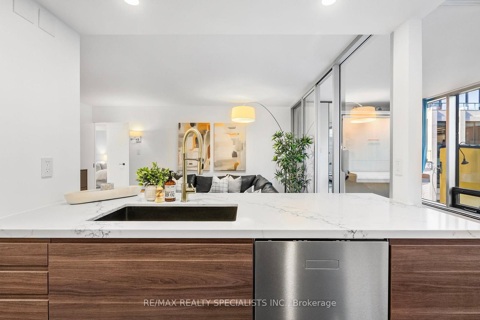 30 Wellington Street E, Unit 404 - Photo 13