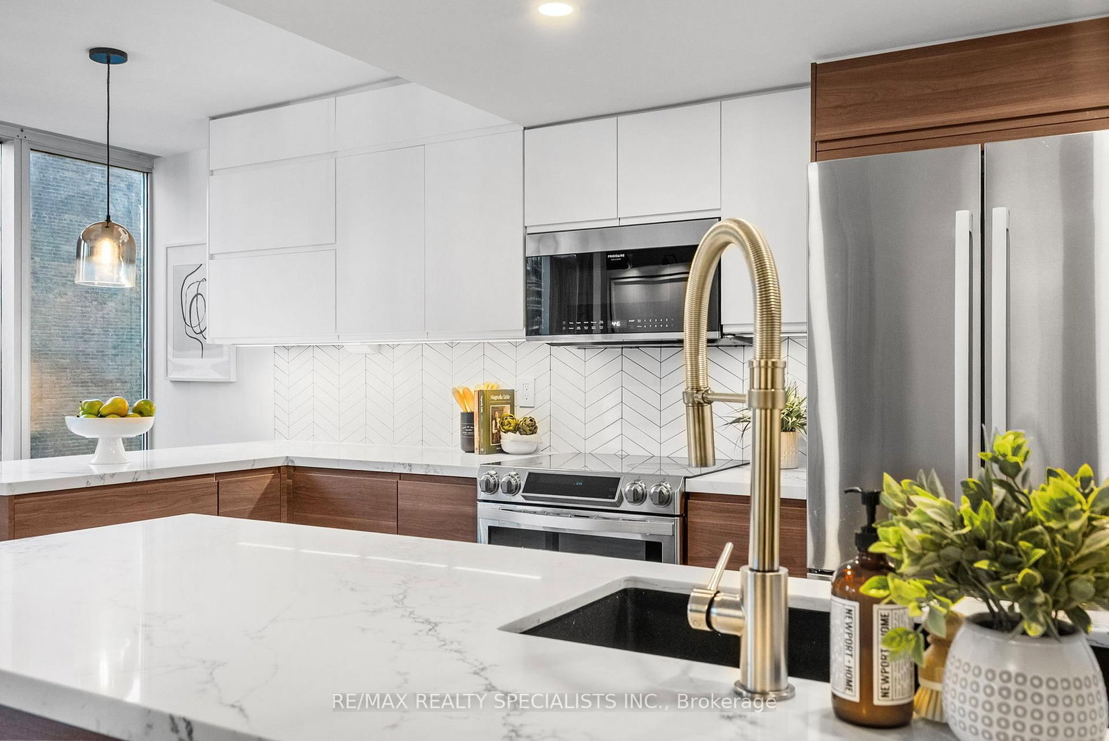 30 Wellington Street E, Unit 404 - Photo 14