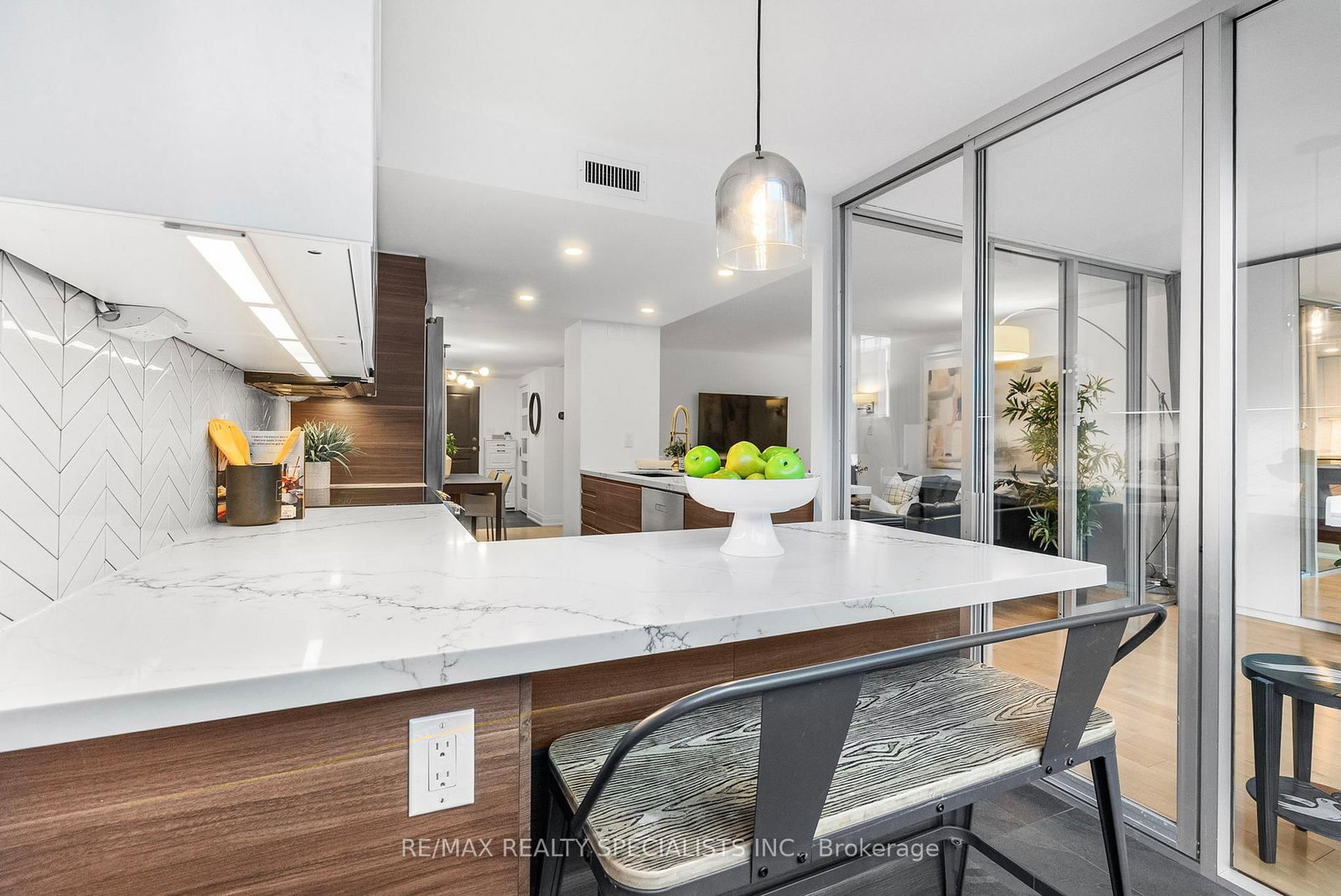 30 Wellington Street E, Unit 404 - Photo 16