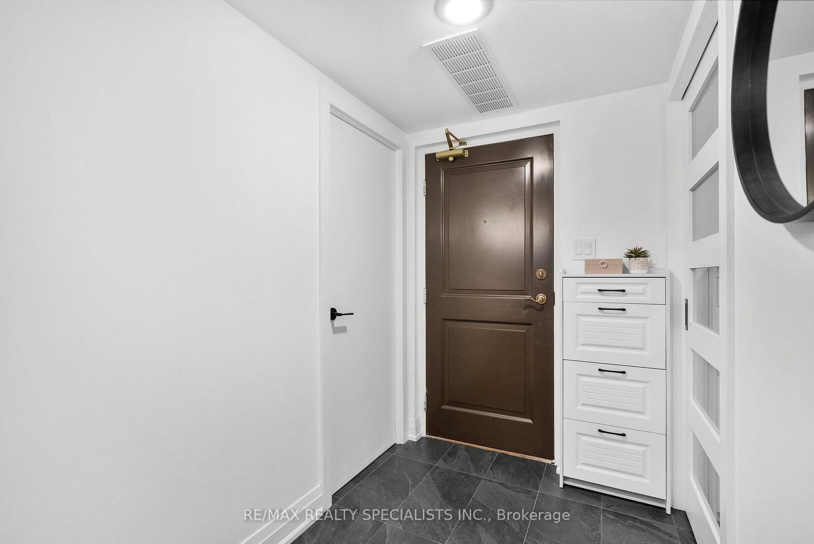 30 Wellington Street E, Unit 404 - Photo 18
