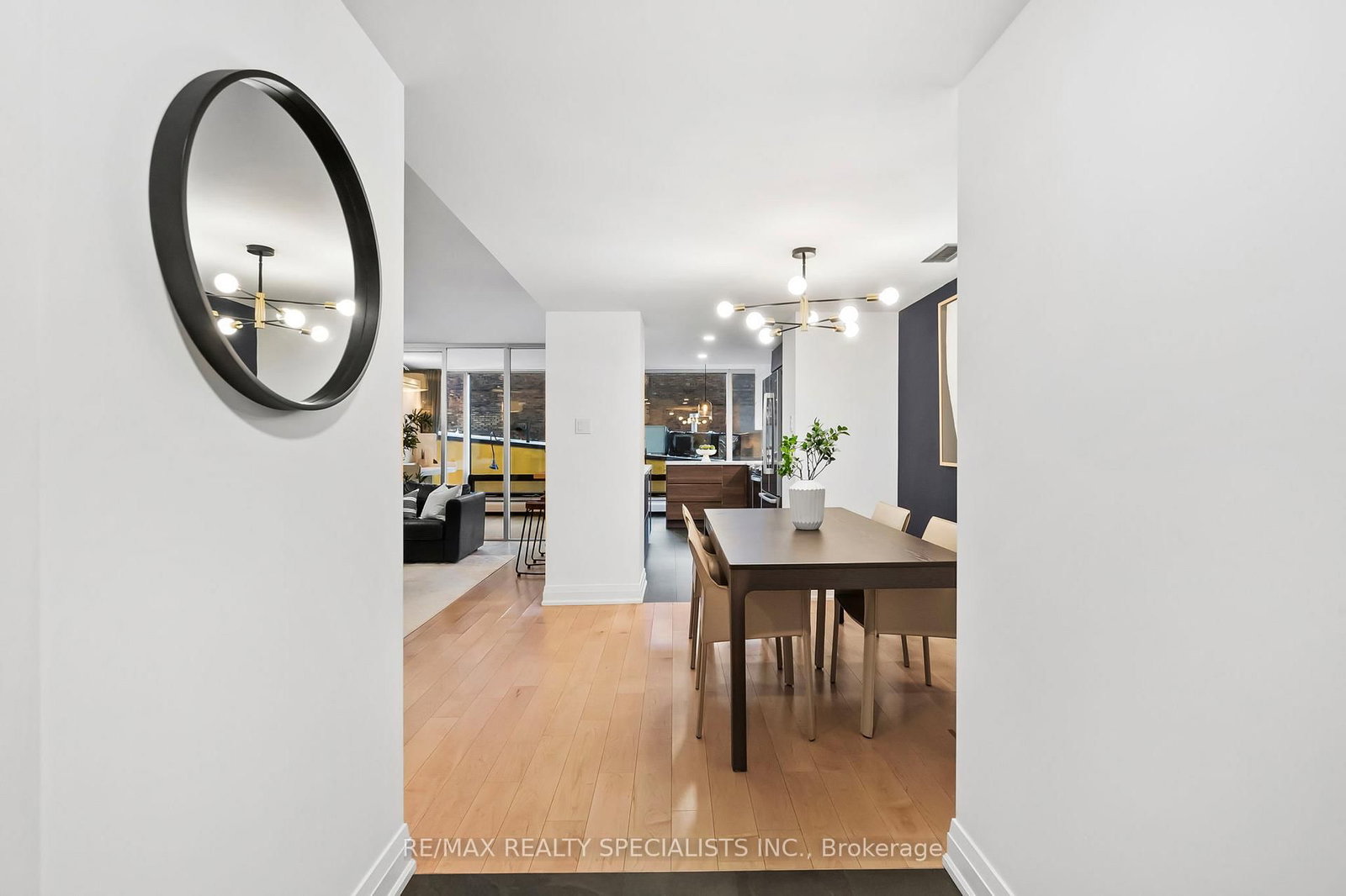 30 Wellington Street E, Unit 404 - Photo 19