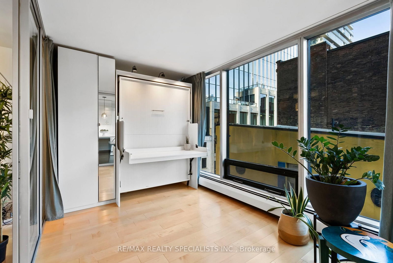 30 Wellington Street E, Unit 404 - Photo 23