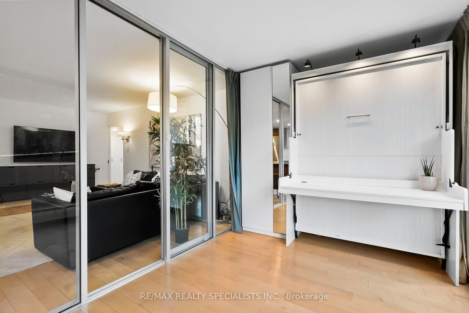 30 Wellington Street E, Unit 404 - Photo 24