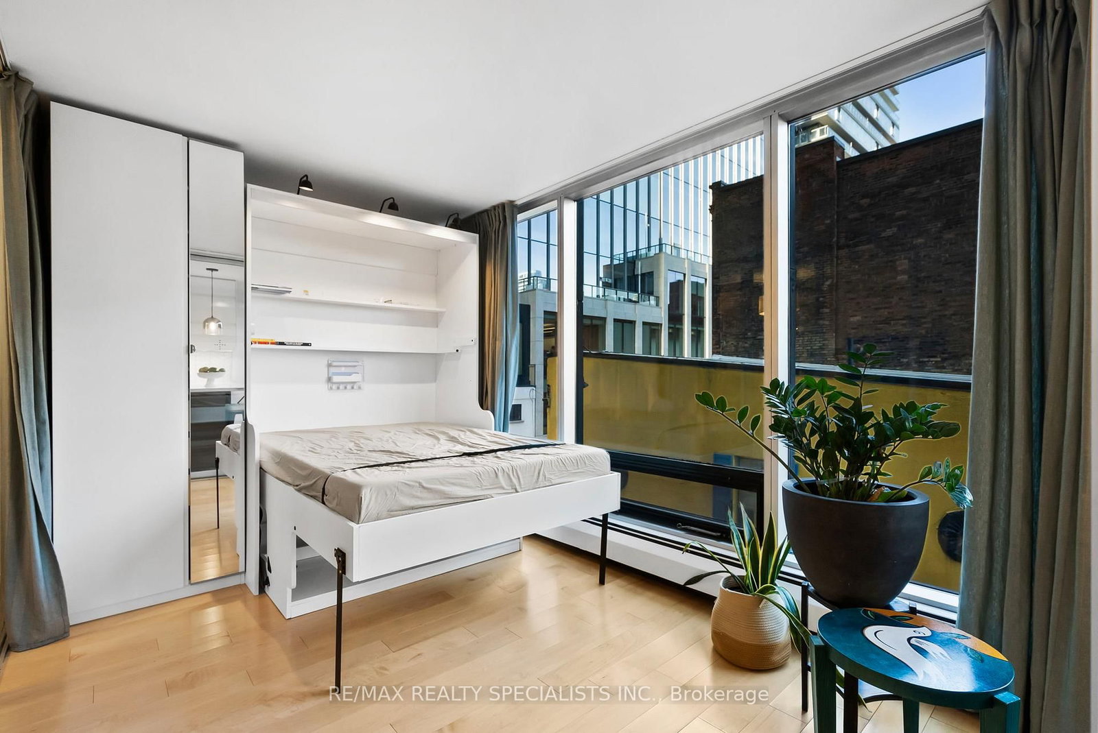 30 Wellington Street E, Unit 404 - Photo 26