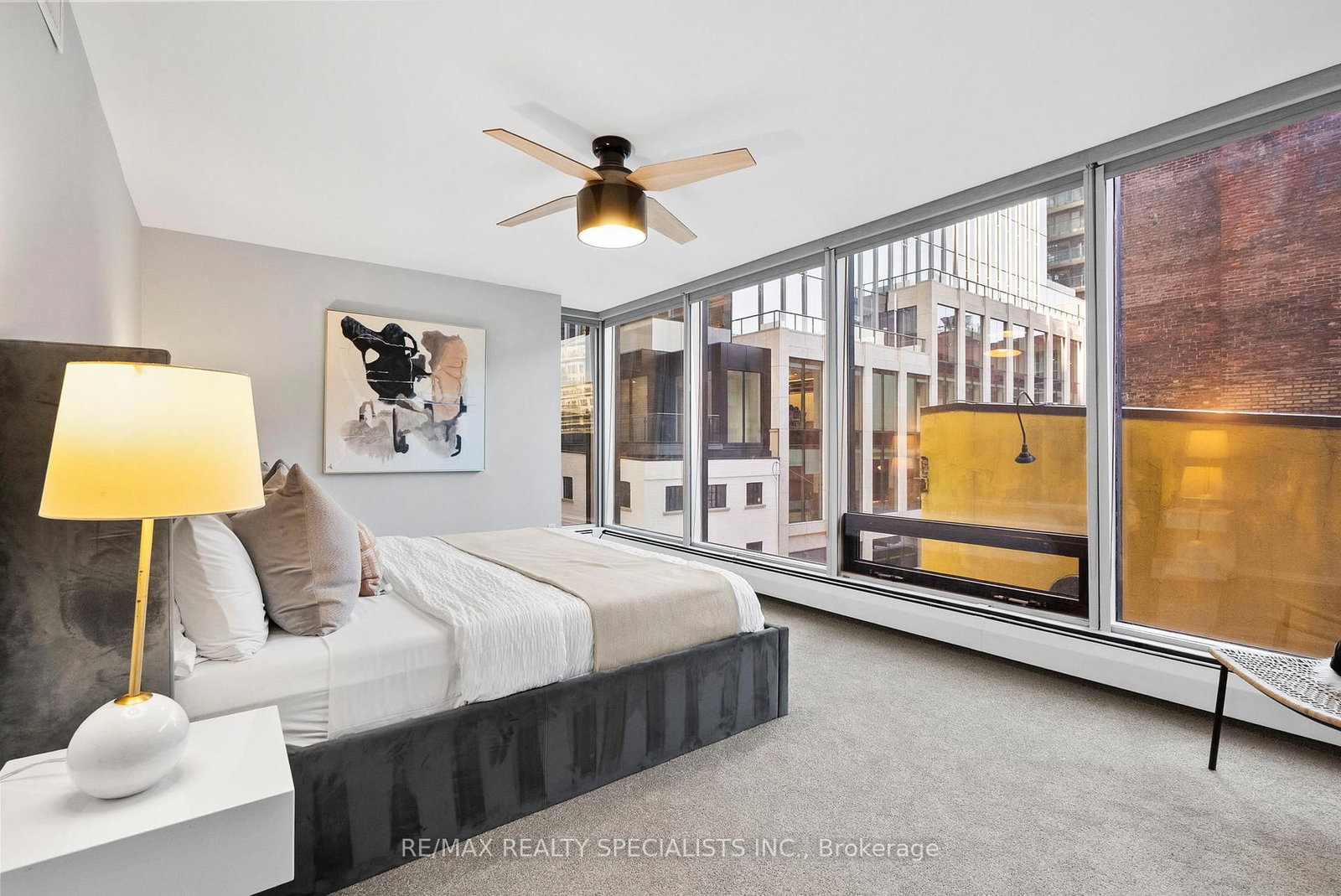 30 Wellington Street E, Unit 404 - Photo 27