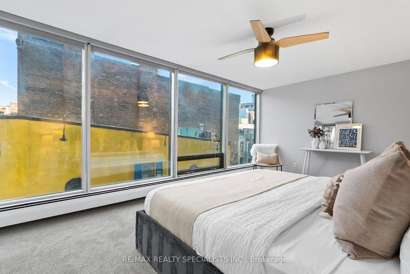 30 Wellington Street E, Unit 404 - Photo 29