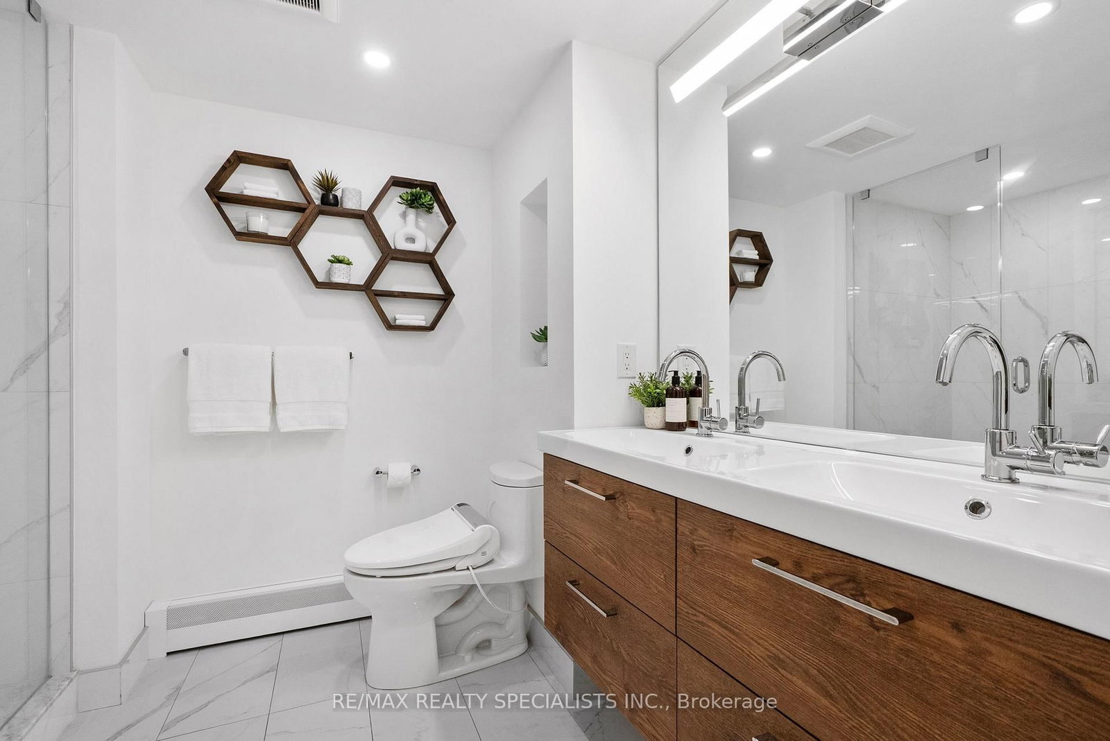 30 Wellington Street E, Unit 404 - Photo 36