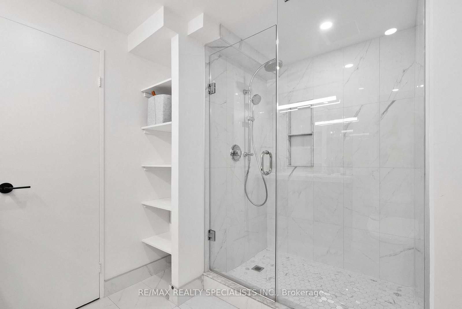 30 Wellington Street E, Unit 404 - Photo 37