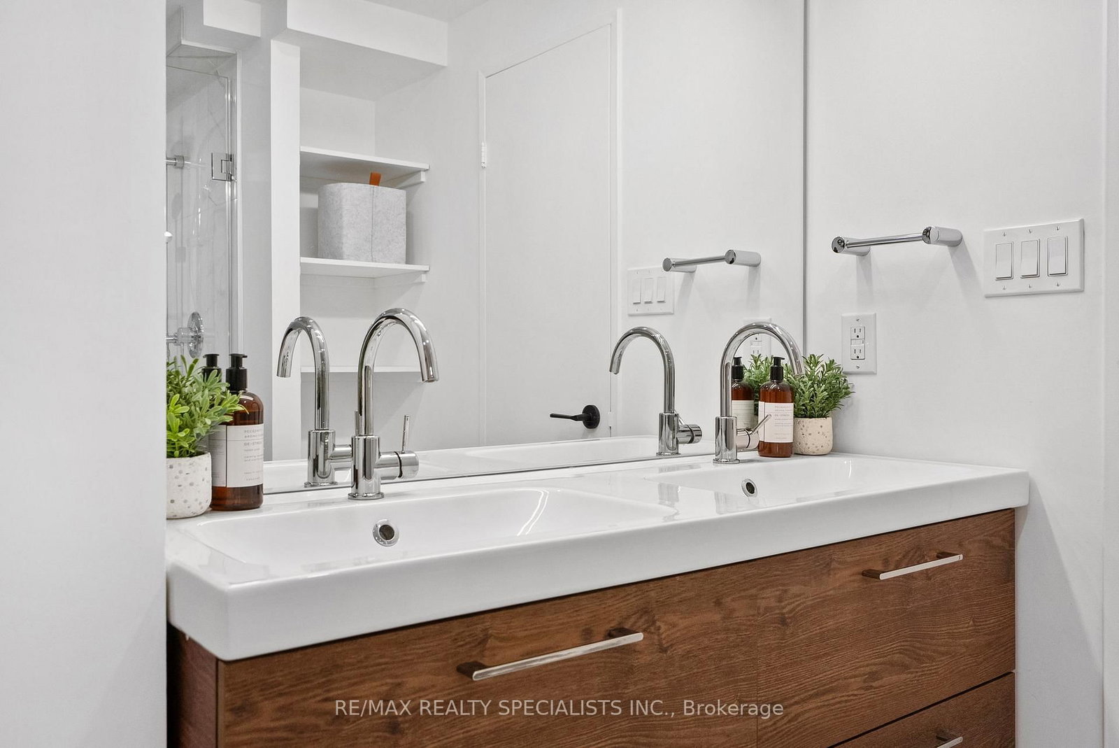 30 Wellington Street E, Unit 404 - Photo 38