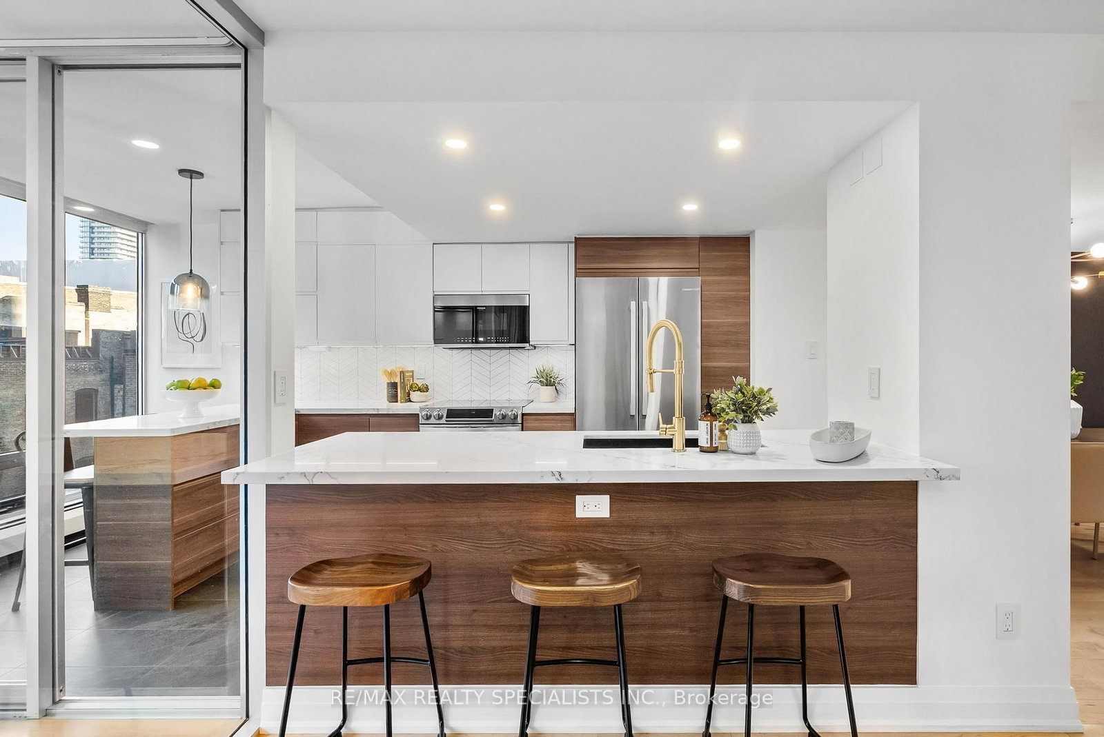 30 Wellington Street E, Unit 404 - Photo 9