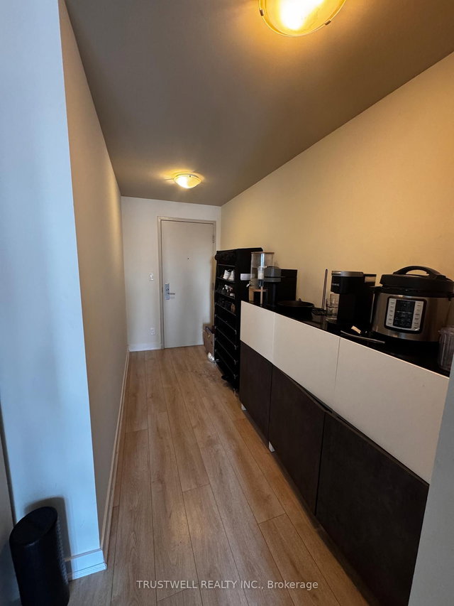 1109 - 126 Simcoe Street