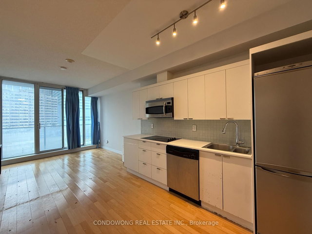 1228 - 111 Elizabeth Street