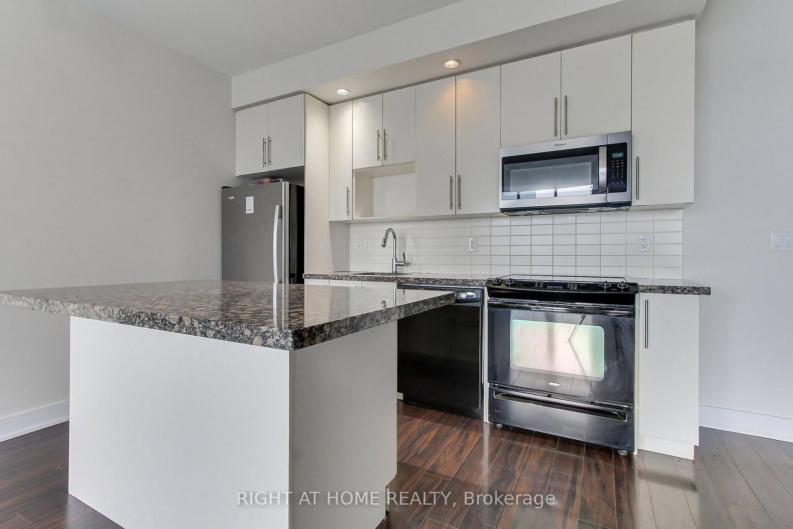 28 Linden Street • #1405 • Toronto, ON photo 17