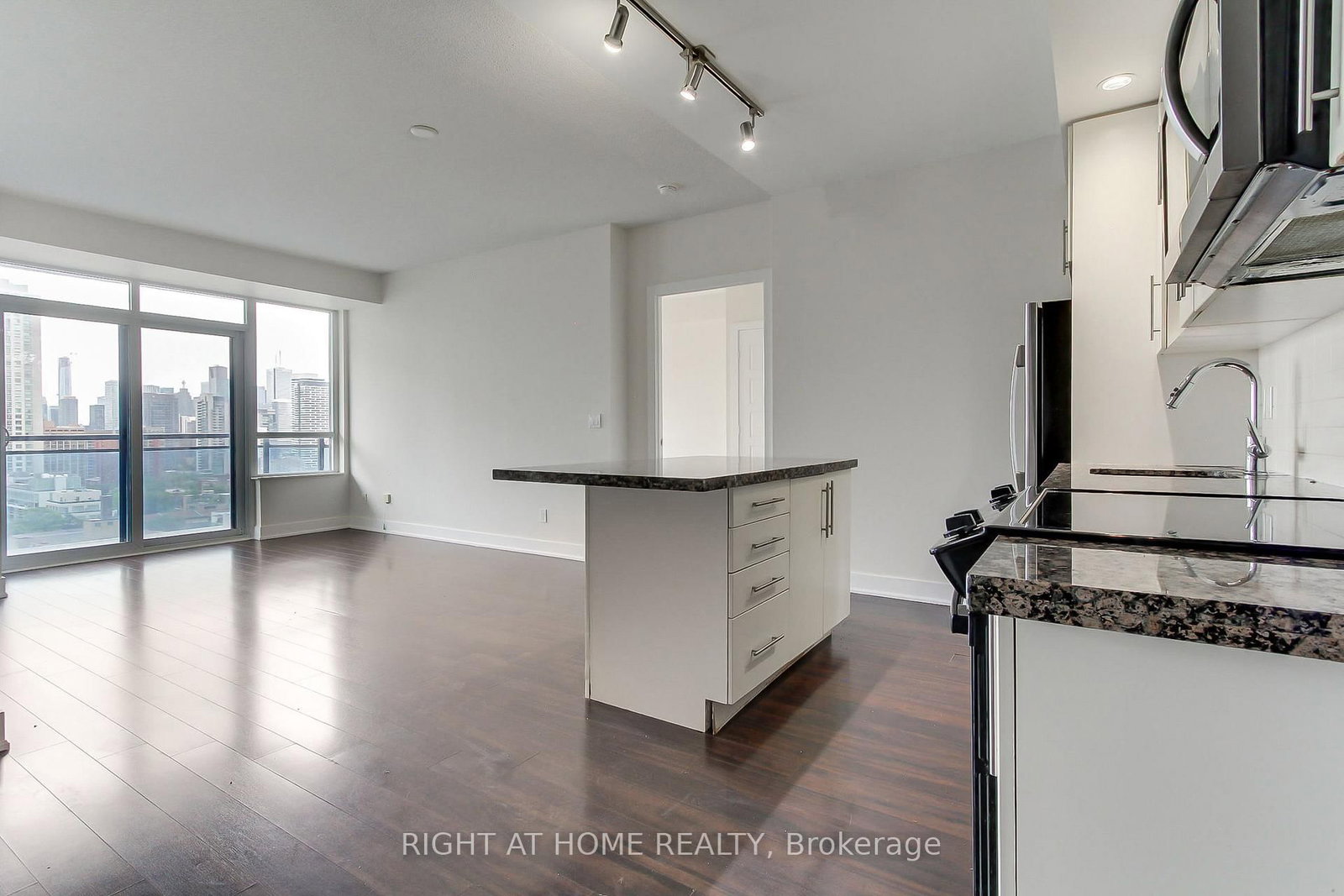 28 Linden Street • #1405 • Toronto, ON photo 19
