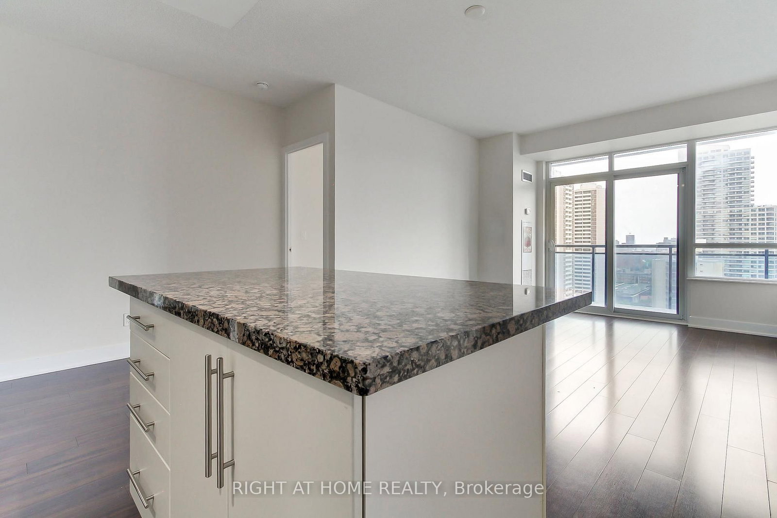 28 Linden Street • #1405 • Toronto, ON photo 20
