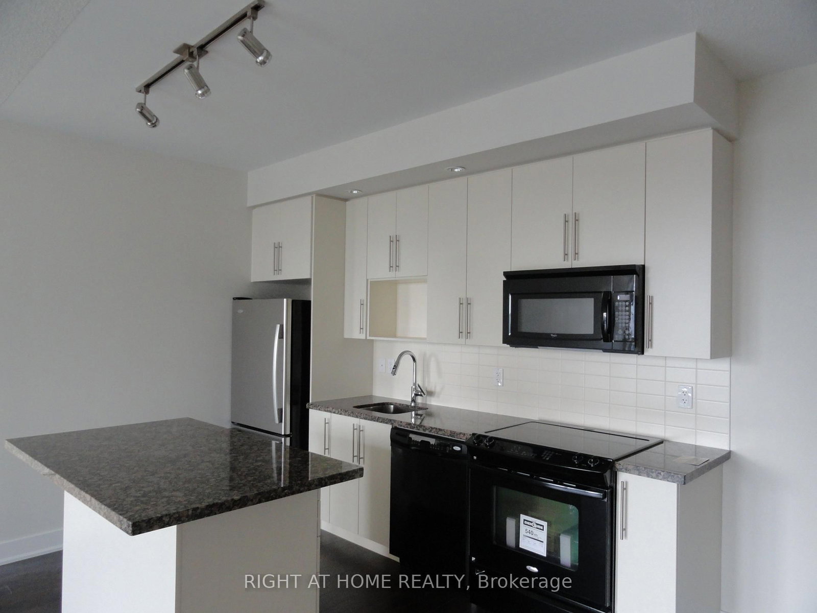 28 Linden Street, Unit 1405 - Photo 7