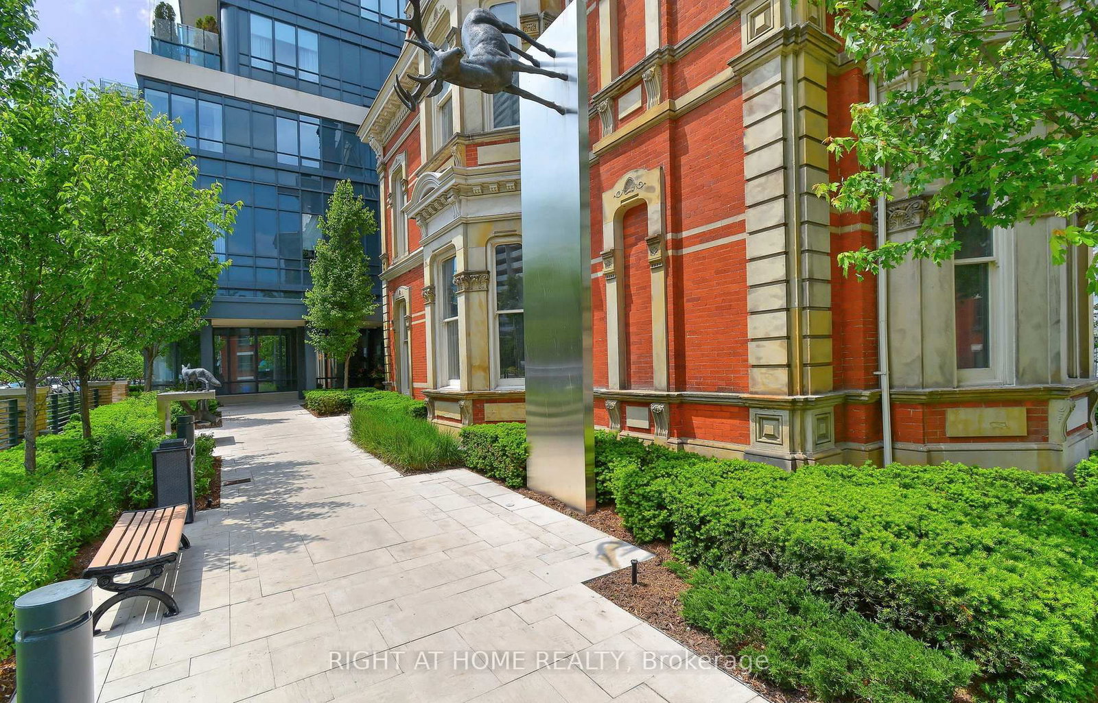 28 Linden Street • #1405 • Toronto, ON photo 8