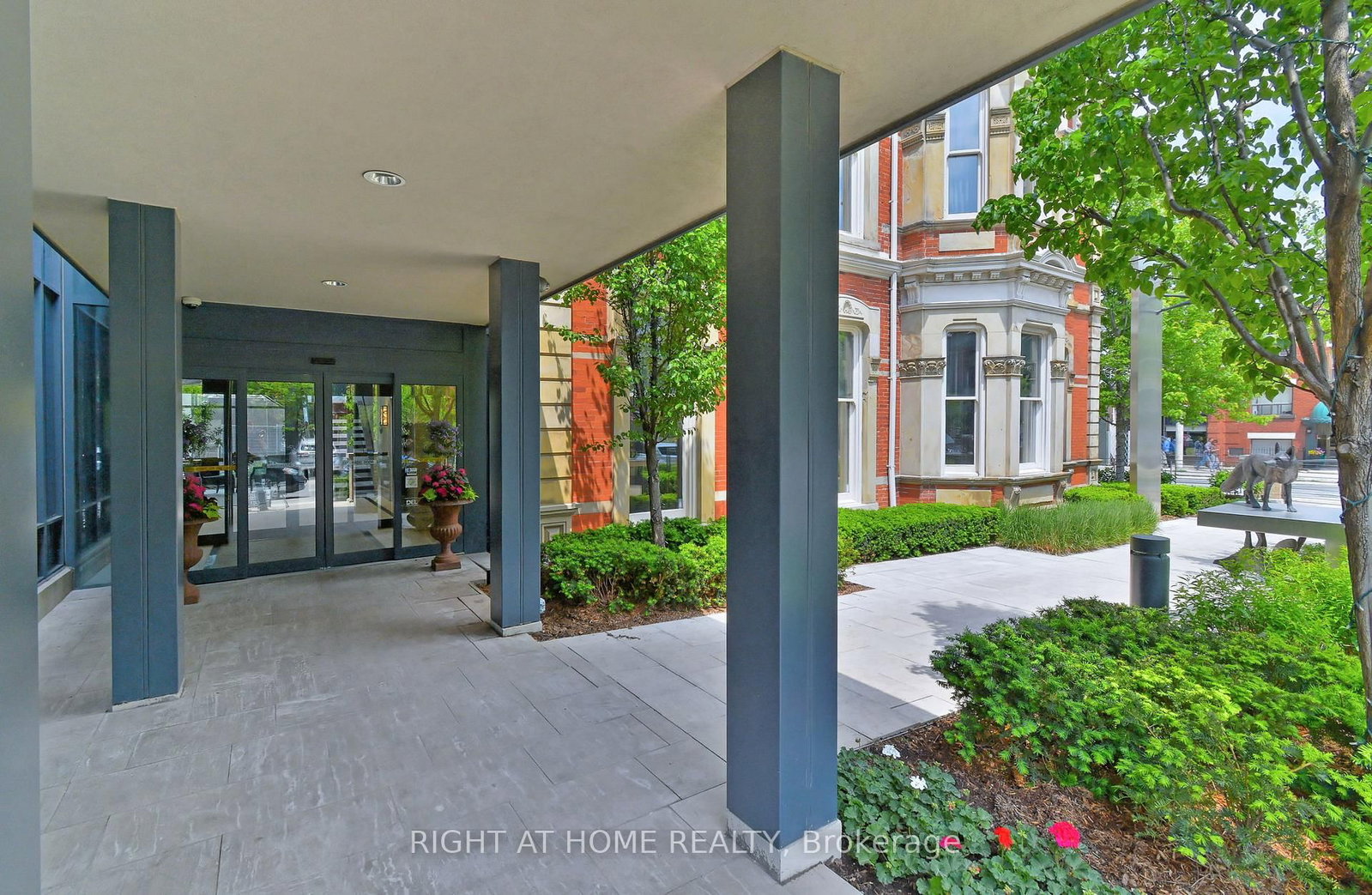 28 Linden Street • #1405 • Toronto, ON photo 9