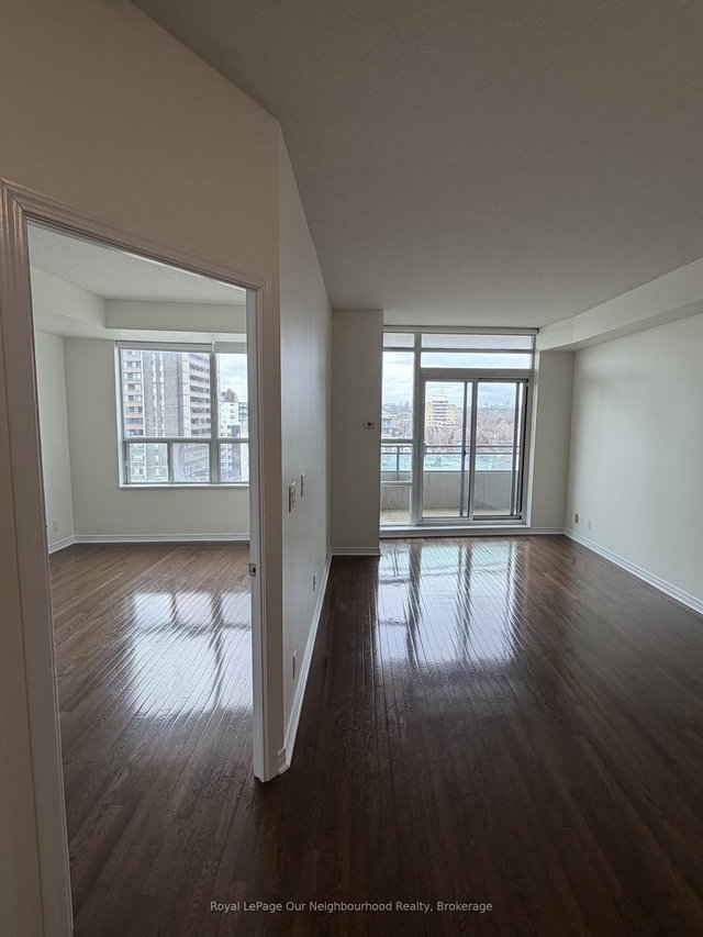 806 - 736 Spadina Avenue