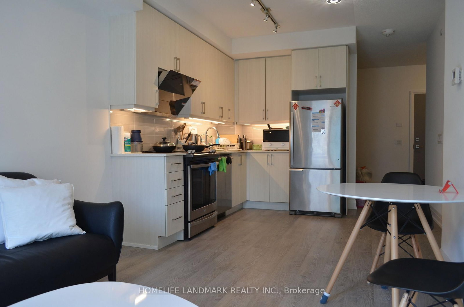 591 Sheppard Avenue E, Unit 808 - Photo 2