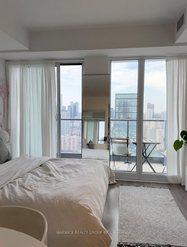 4411 - 251 JARVIS Street