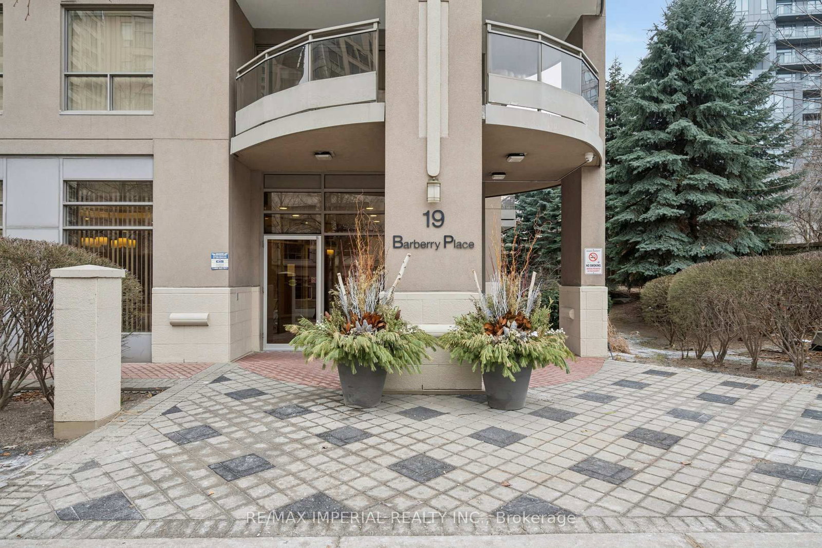 19 Barberry Place, Unit 307 - Photo 3