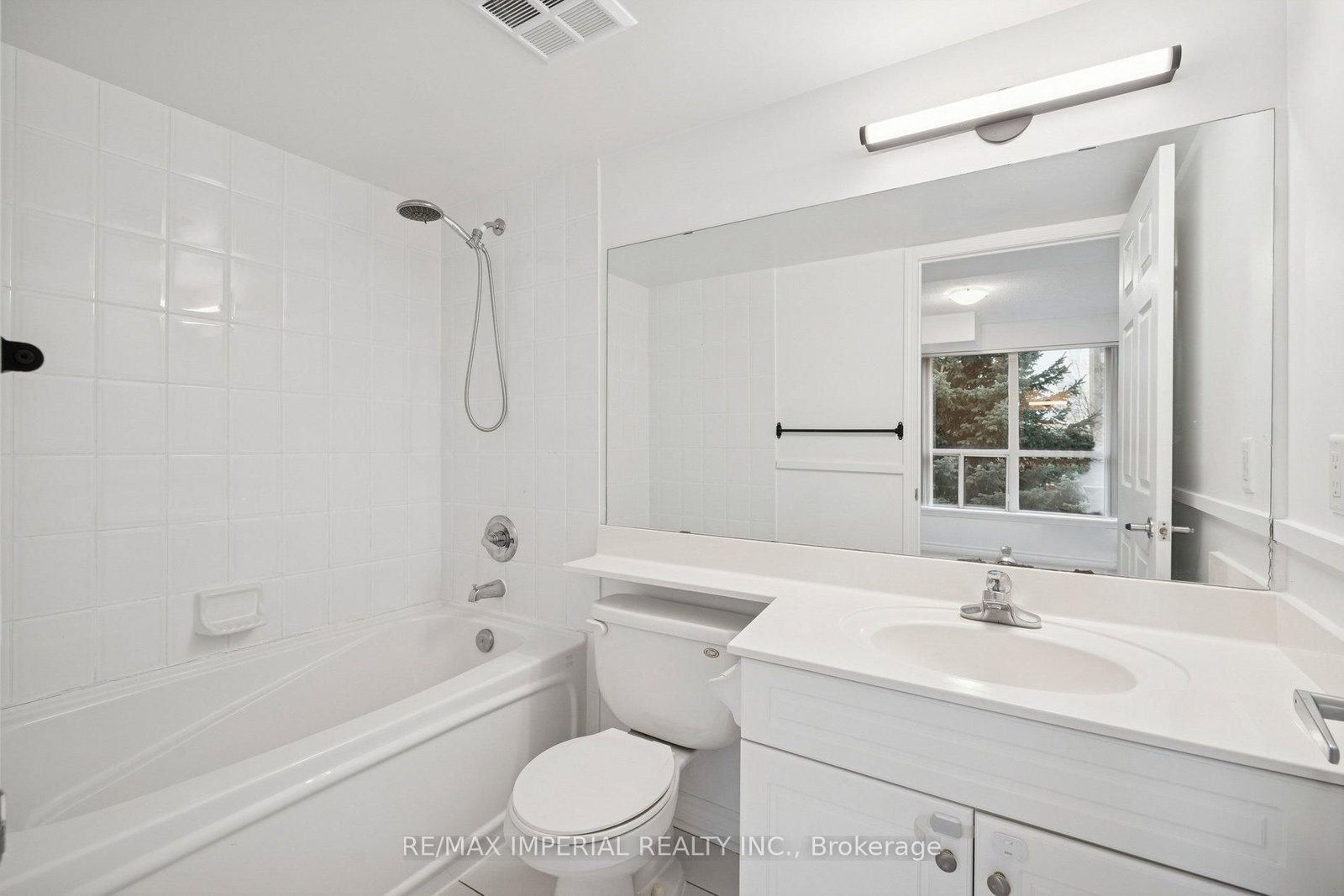 19 Barberry Place, Unit 307 - Photo 9