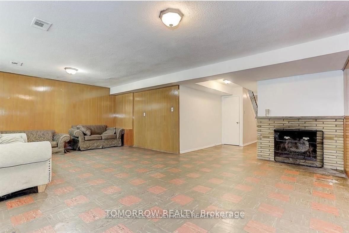 Detached House for lease at 19 Morewood Crescent, Toronto, Ontario, M2K 1L8 - Bayview Village - MLS: C12993970