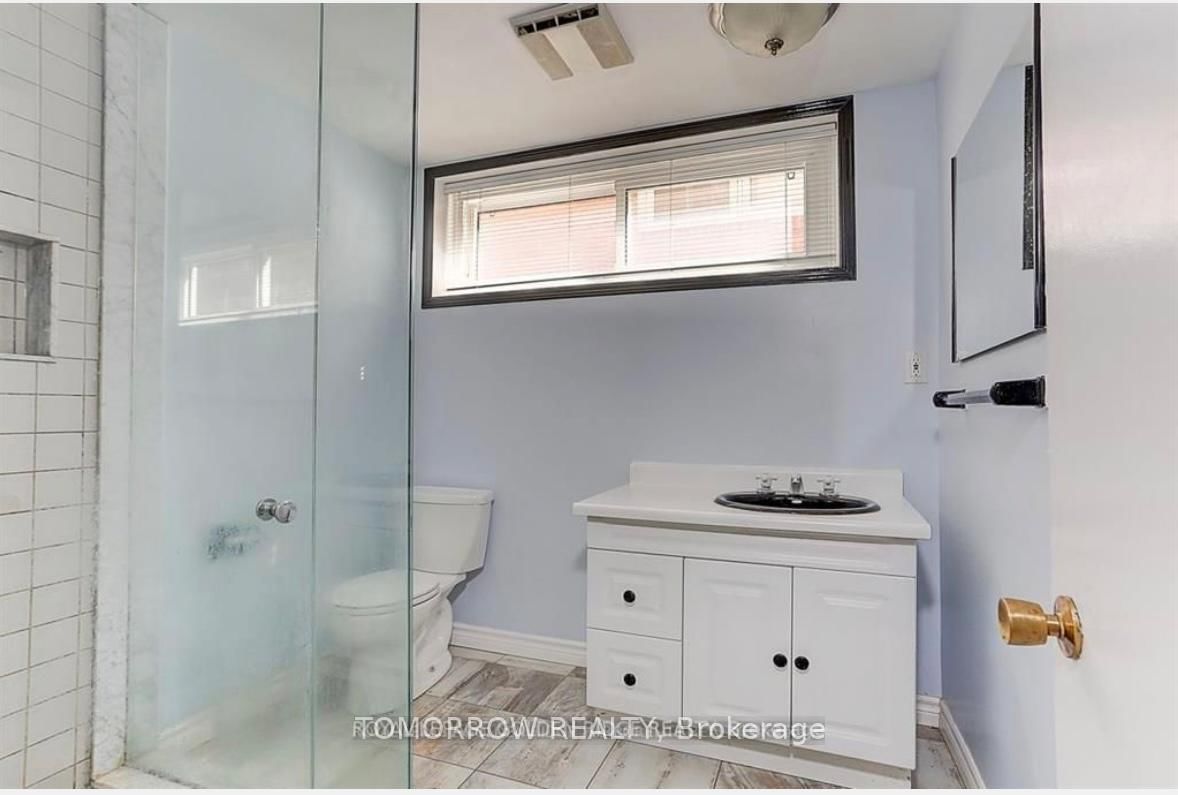 Detached House for lease at 19 Morewood Crescent, Toronto, Ontario, M2K 1L8 - Bayview Village - MLS: C12993970