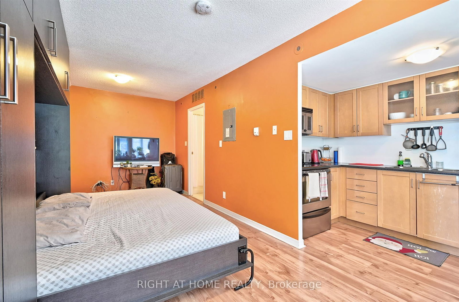 22 Western Battery Road, Unit 109 - Photo 5