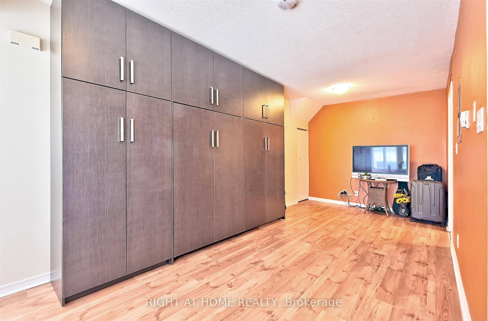 22 Western Battery Road, Unit 109 - Photo 6