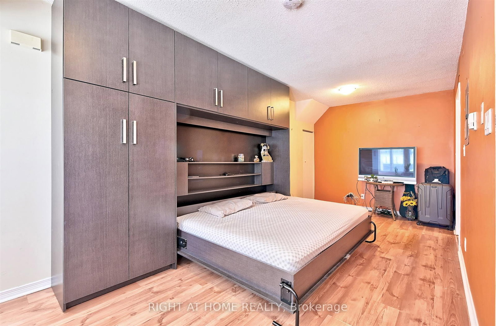 22 Western Battery Road, Unit 109 - Photo 7