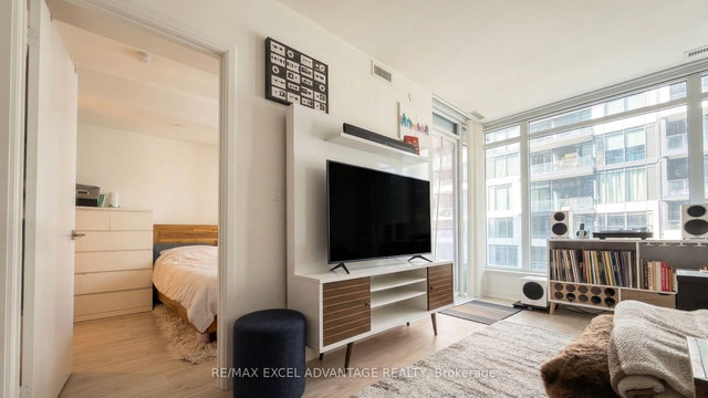 724E - 576 Front Street W