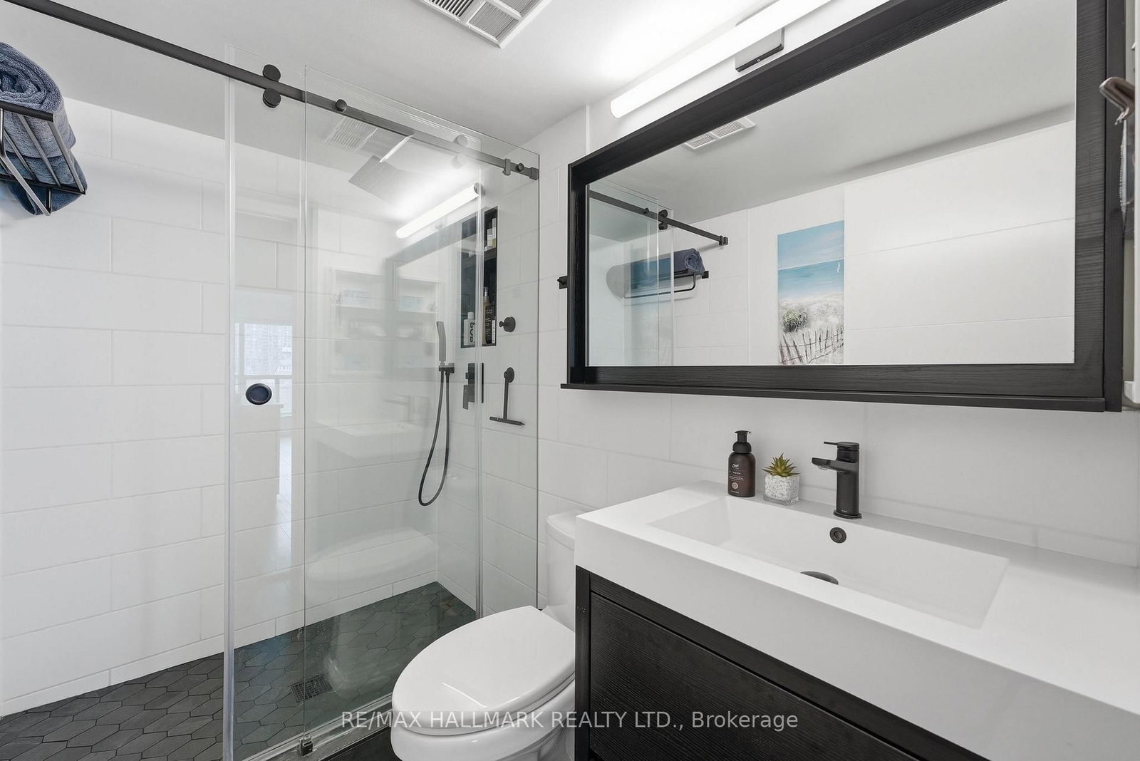 Condo for sale at 705-600 Queens Quay, Toronto, Ontario, M5V 3M3 - Waterfront Communities C1 - MLS: C12994352