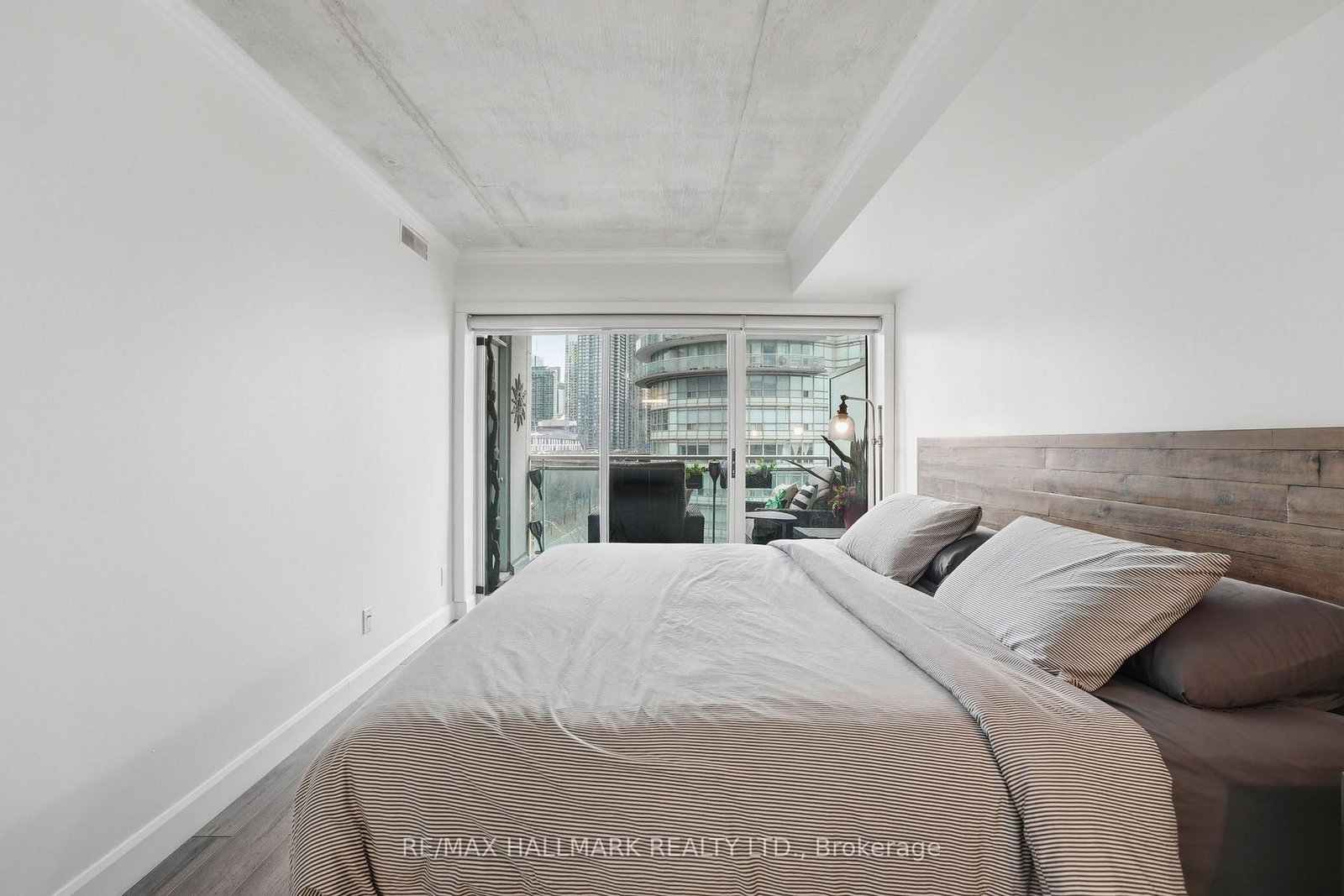 Condo for sale at 705-600 Queens Quay, Toronto, Ontario, M5V 3M3 - Waterfront Communities C1 - MLS: C12994352