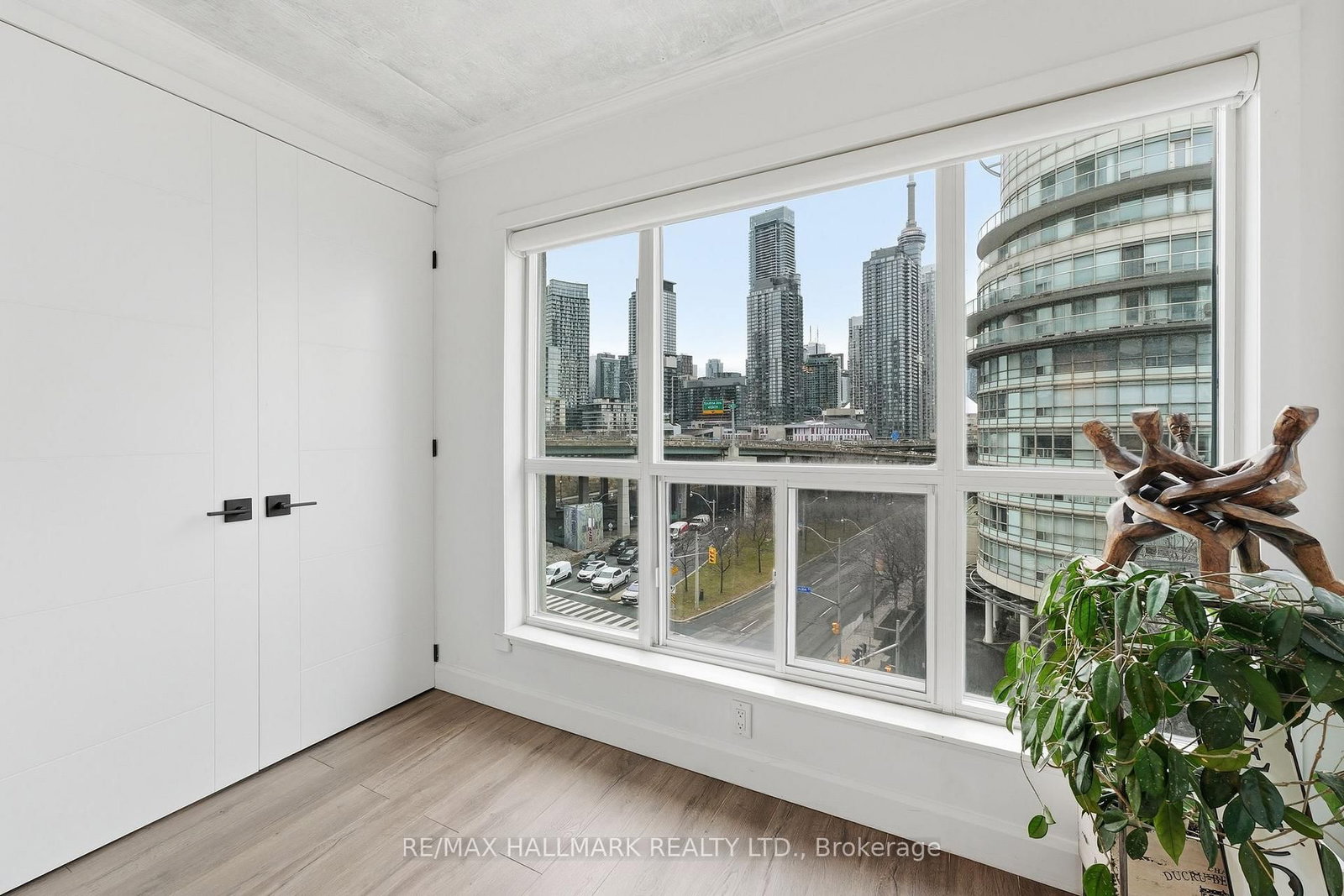 Condo for sale at 705-600 Queens Quay, Toronto, Ontario, M5V 3M3 - Waterfront Communities C1 - MLS: C12994352